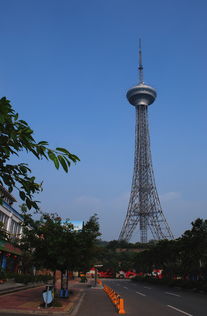 光影鑄詩(shī) 五月陽(yáng)光504鏡頭下的鐵塔意象